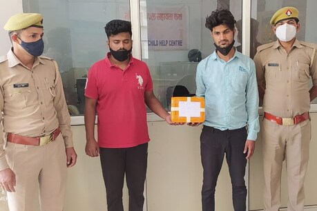 इंजेक्शन की कालाबाजारी में नोएडा 62 के फोर्टिस अस्पताल के पास से गिरफ्तार किए गए 2 आरोपी.