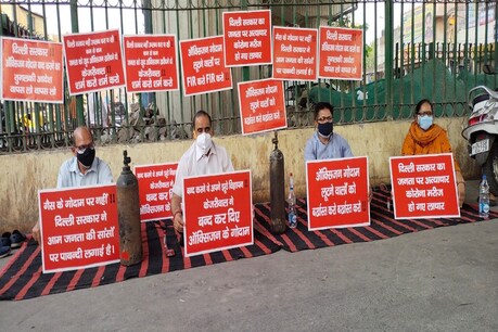 दिल्ली सरकार के नए फैसले के बाद होम आइसोलेशन में इलाज करा रहे मरीजों की जान सांसत में आ गई है.