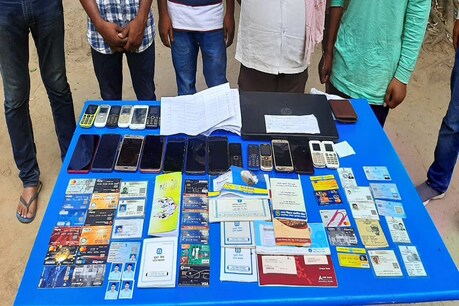 दिल्ली पुलिस ने बिहार से छोटू गैंग के चार लोगों को गिरफ्तार किया है जो साइबर ठगी करते थे.