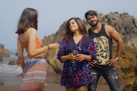 ‘कर्फ्यू’ सॉन्ग को 11 मई को रिलीज किया गया है. यूट्यूब पर यह गाना धूम मचा रहा है. (Grab Image from Youtube)