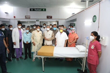 उत्तराखंड सीएम ने अस्पताल का उद्घाटन किया.