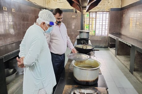 मंत्री राजेन्द्रपाल गौतम दक्षिणी जिले के कस्तूरबा निकेतन परिसर स्थित चाइल्ड केयर इंस्टीट्यूट निरीक्षण करने पहुंचे.