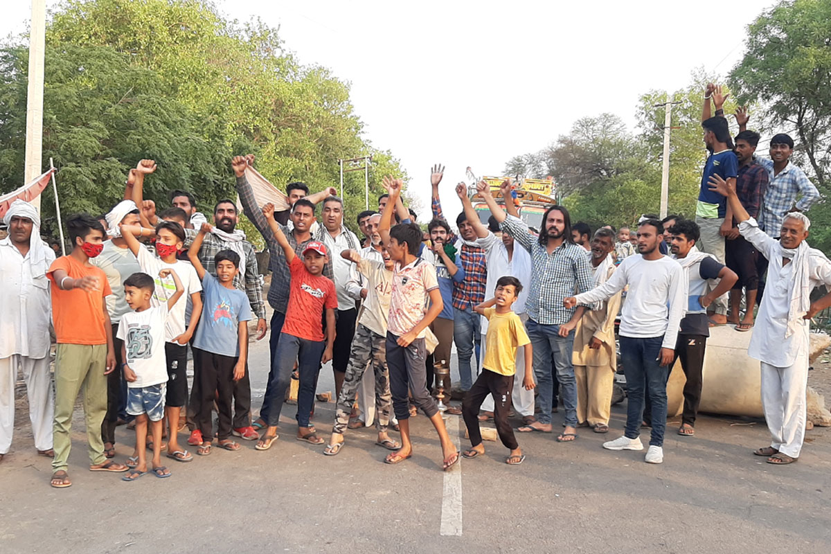 हरियाणा: किसानों ने किया लाठीचार्ज का विरोध, हिसार-चंडीगढ़, करनाल रोड जाम किया