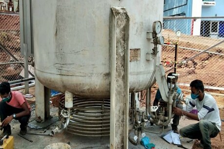 पिछले चार दिनों में अस्पताल में रात दो बजे से सुबह छह बजे के बीच मरने वाले मरीजों की संख्या 75 हो गयी है.