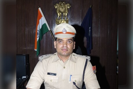 एसीबी ने 2 फरवरी को आईपीएस मनीष अग्रवाल को गिरफ्तार किया था. अग्रवाल तभी से निलंबित चल रहे हैं और जेल में हैं.