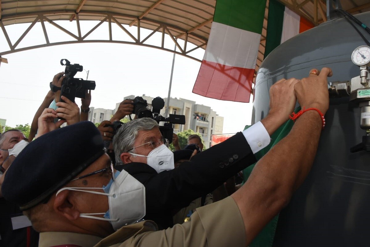 Coronavirus, COVID-19, India, Italy, Oxygen Plant, CAPF Refferal Hospital, ITBP, Greater Noida, Italian Ambassador, Ambassador Vincenzo de luca, कोरोनावायरस, कोविड-19, भारत, इटली, ऑक्सीजन प्लांट, सीएपीएफ सीएपीएफ रेफरल अस्पताल