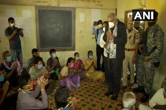 जगदीप धनख़ड़ ने चुनाव के बाद की हिंसा से प्रभावित लोगों से मुलाकात की (Photo-ANI)