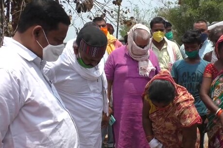 बिहार: महादलितों पर हुए हमले, आगजनी और दुष्कर्म की घटना के बाद पहुंचा एससी आयोग, महिलाओं ने दिखये हैवानों के जुल्म के निशान.