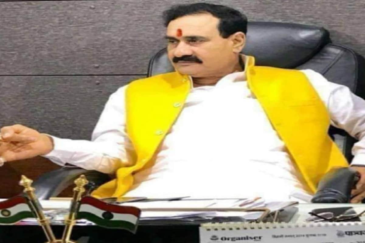 कोरोना सियासत : कमलनाथ ने उठाए सवाल, नरोत्तम ने पूछा- कांग्रेस ने क्या किया