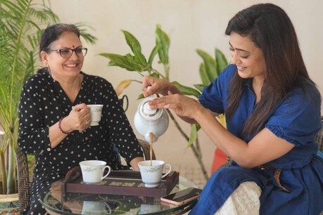 अपनी मम्मी के साथ श्वेता तिवारी. (Photo- ShwetaTiwari/Instagram)