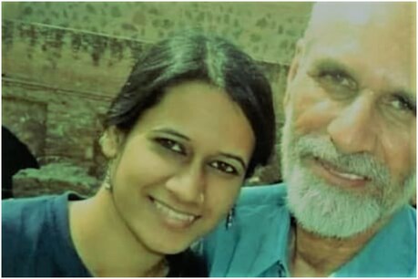 नताशा नरवाल के पिता का आज ही कोरोना से निधन हुआ है.