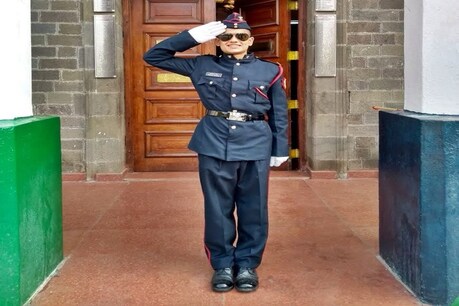अब अनिरुद्ध अगले एक वर्ष तक हैदराबाद में वायुसेना (Air Force) की प्रशिक्षण अकादमी में फाइटर प्लेन उड़ाने का प्रशिक्षण लेगा.