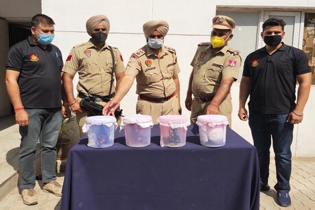 डीजीपी ने कहा कि चल रही जांच के दौरान गैवी ने खुलासा किया कि उसने पिछले ढाई सालों के दौरान पाकिस्तान से हथियारों समेत 500 किलो से अधिक हेरोइन की तस्करी की है.