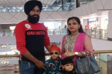 मृतिका परमजीत कौर अपने पति हरसिमरन सिंह व बच्चों के साथ. (फाइल फोटो)