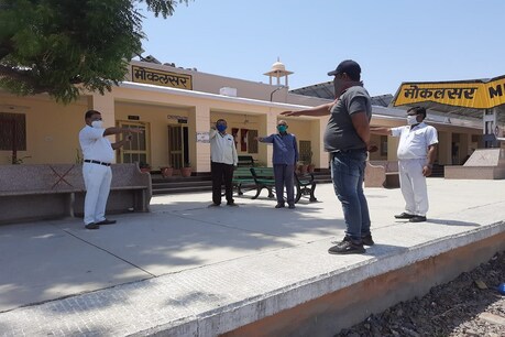 रेलवे अधिकारियों और कर्मचारियों को वीडियो कॉन्फ्रेंसिंग और ऑडियो संदेश के माध्यम से आतंकवाद विरोध की शपथ दिलाई गई.