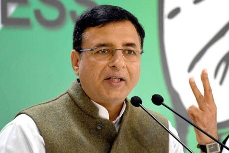 कांग्रेस के प्रवक्ता रणदीप सुरजेवाला ने खाद के दामों में की गई वृद्धि को केंद्र सरकार द्वारा बड़ी कंपनियों को लाभ पहुंचाने के नीयत से उठाया कदम करार दिया