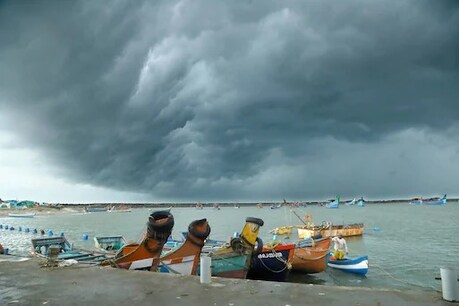 साइक्लोन टाउते सोमवार की शाम को गुजरात में तट से टकराया. (फाइल फोटो)