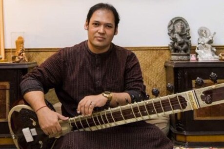सितारवादक प्रतीक चौधरी. फोटो साभार-ट्विटर