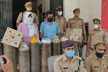 कोरोना काल में ऑक्सीजन सिलेंडर की ब्लैक मार्केटिंग करने वाले दो युवक गिरफ्तार