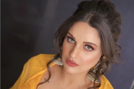 हिमांशी खुराना ने प्लाज्मा डोनेशन को लेकर किया Tweet. (फोटो साभार: iamhimanshikhurana
/Instagram)