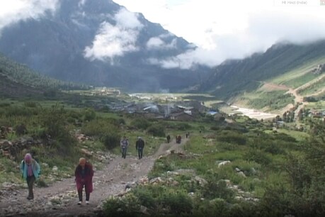हिमालय से लगे गांव में भी अब कोरोना का खतरा बना हुआ है