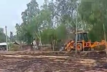 पंचायत चुनाव हारने पर पूर्व प्रधान ने जेसीबी से खुदवा डाली 200 मीटर सड़क