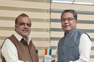 नरिंदर बत्रा लगातार दूसरी बार बने अंतरराष्ट्रीय हॉकी महासंघ के अध्‍यक्ष, दो वोट से दर्ज की जीत