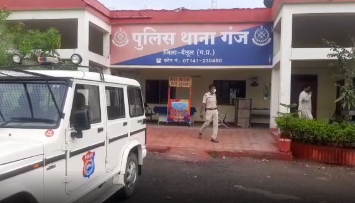 madhya pradesh news, vaccination in madhya pradesh, vaccine slot booking. black marketing in madhya pradesh, मध्य प्रदेश न्यूज़, मध्य प्रदेश समाचार, मध्य प्रदेश में वैक्सीनेशन, वैक्सीन स्लॉट बुकिंग