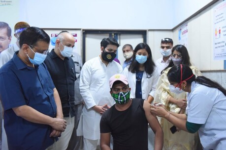 दिल्ली में कोरोना संक्रमण दर घटकर 1 फीसदी से नीचे, जानिए कहां कितने मिले मामले.