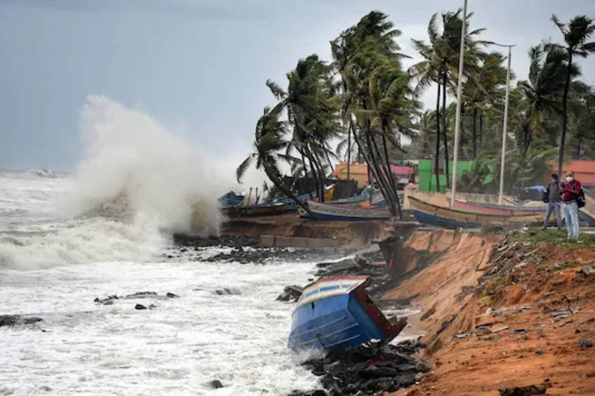 Cyclone Yasa Effect: 28 मई तक पहुंचेगा यूपी, राजधानी लखनऊ समेत इन जिलों में  बारिश का अनुमान - Cyclone yasa effect likely to be seen in up by 28 may  rain predicted