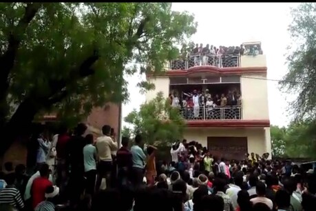 बर्थडे पार्टी में भीड़ जुटाकर फिल्म की शूटिंग, असलहा लहराने के सीन पर पलिस की एंट्री से भगदड़