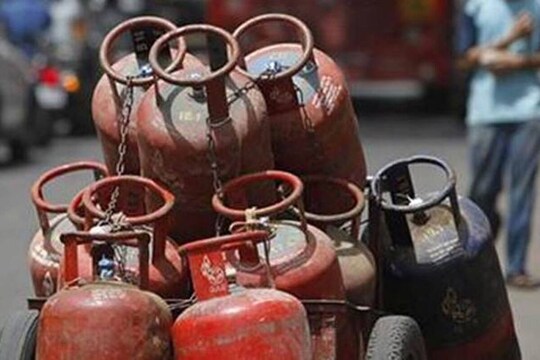 अब ग्राहक किसी भी डिस्‍ट्रीब्‍यूटर से रसोई गैस सिलेंडर भरवा सकते हैं. 