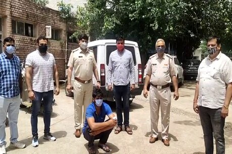पुलिस गिरफ्त में लुटेरा