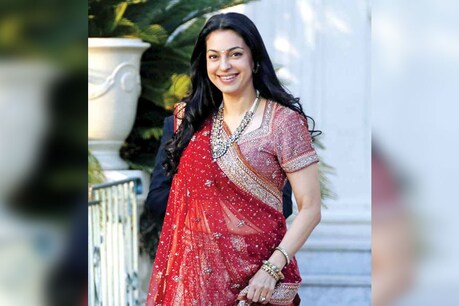 जूही चावला (Juhi Chawla) ने पिछले कई सालों से मोबाइल फोन की 5जी तकनीक को लेकर चिंता जता रही हैं. फाइल फोटो