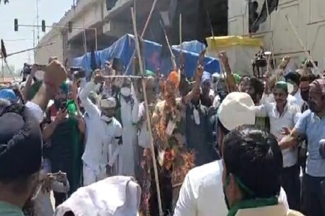 राकेश टिकैत ने काली पगड़ी बांधकर विरोध जताया.