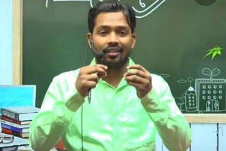 इनकी पहचान को लेकर जारी है विवाद कि ये खान सर हैं या अमित सिंह.