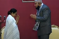 Mamata Banerjee Swearing-in Ceremony Live Update: ममता तीसरी बार बनीं मुख्यमंत्री, राज्यपाल धनखड़ ने दिलाई शपथ