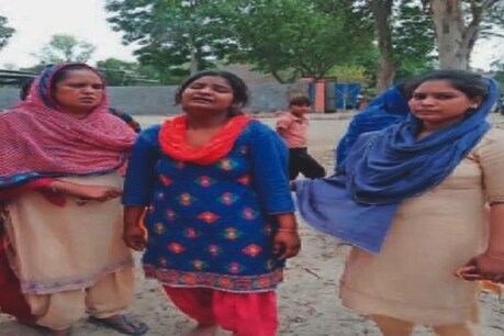 बेटे की मौत के बाद बिलख बिलखकर रोती महिला.
