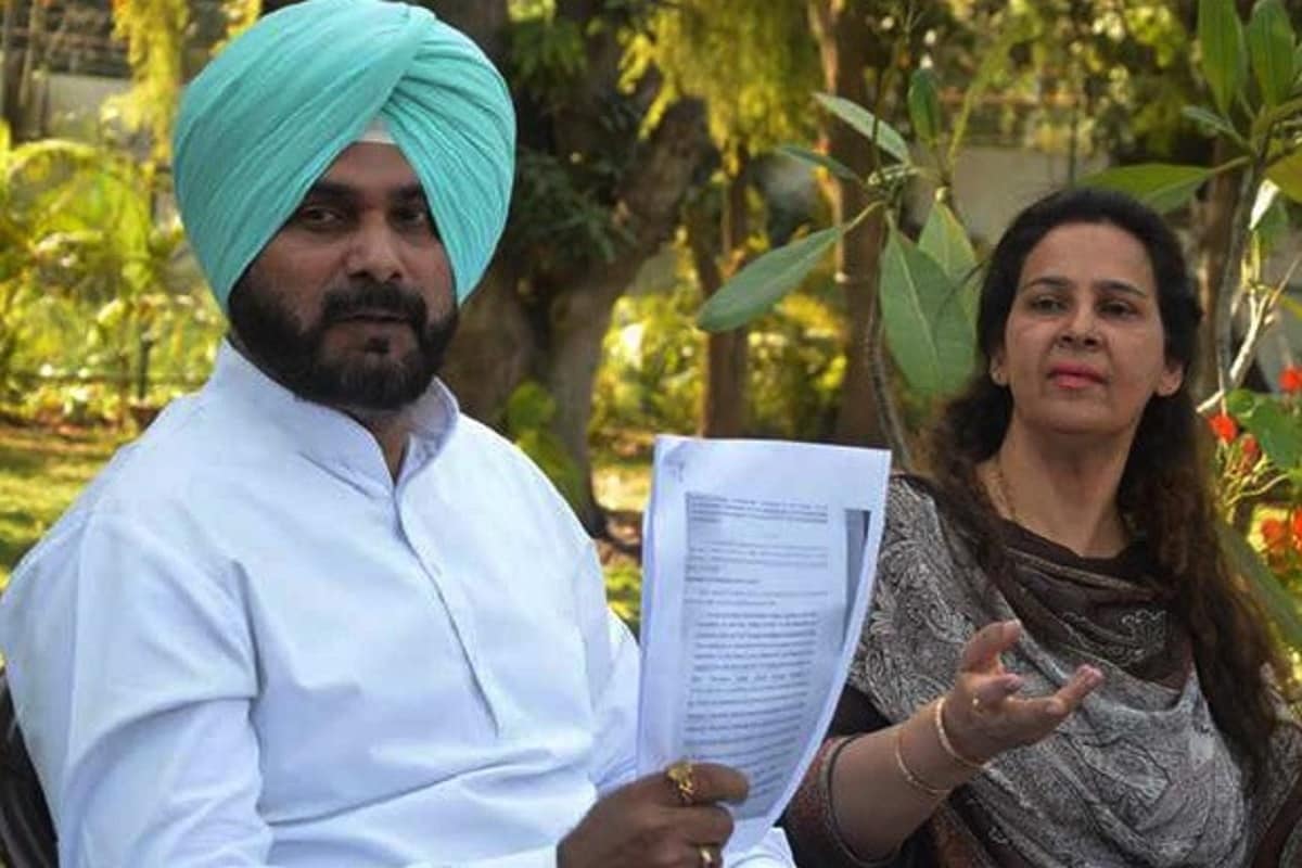 मुश्किल में नवजोत सिंह सिद्धू और उनकी पत्नी, अब पंजाब विजिलेंस खंगालने लगी फाइलें