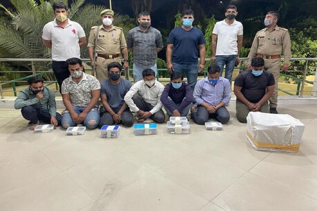 नोएडा पुलिस ने नकली रेमेडेसिविर इजेक्शनों की काला बाजारी करने वाले सात आरोपियों को गिरफ्तार किया है.