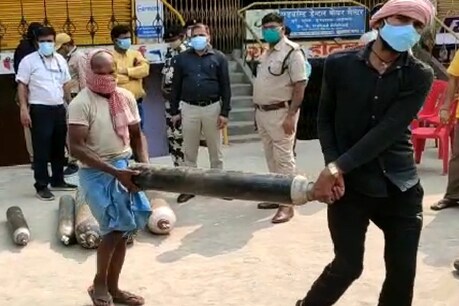 दंडाधिकारी की मौजूदगी में जब्त सिलिंडर अनुमंडल अस्पताल भेजवाए गए.