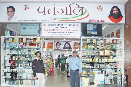 कोरोना की दूसरी लहर बीच कोरोनिल टैबलेट्स को लोगों ने बड़ी मात्रा में खरीदा