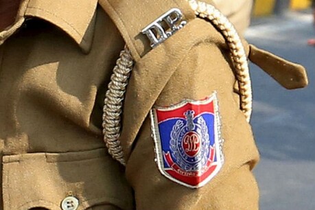 समय के साथ भारतीय पुलिस दुपहिए वाहनों में कई बदलाव ला रही है (Photo- news18 English)