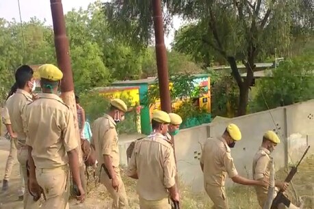 इटावा में पंचायत चुनाव के बाद करीब सवा सौ पुलिसकर्मियों का तबादला हो गया है.