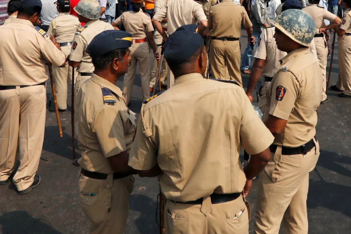 कर्नाटक में दलित युवक का आरोप, पुलिस सब इंस्‍पेक्‍टर ने हिरासत में पेशाब पीने का डाला दबाव