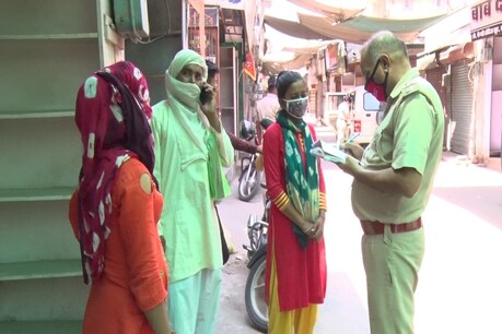 पुलिस ने मारी रेड