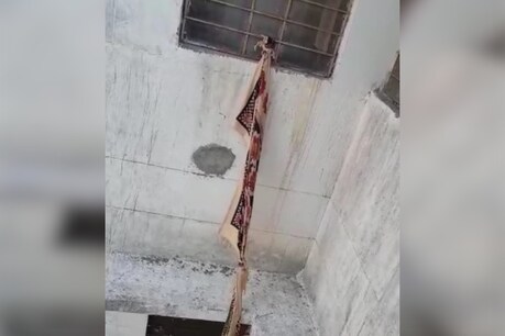 क्वारंटाइन सेंटर से 25 लोग आज सुबह खिड़की से चादर बांधकर भाग निकले.