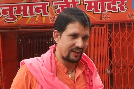 अखाड़ा परिषद के राष्ट्रीय अध्यक्ष आचार्य नरेंद्र गिरी ने महंत आनंद गिरी को निष्कासित कर दिया है.
