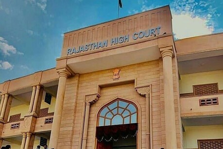 एकमुश्त 3 साल की फीस नहीं ले सकते निजी मेडिकल कॉलेज: हाईकोर्ट.