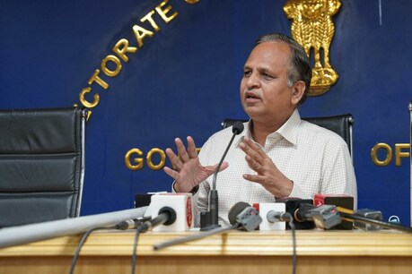 सत्येंद्र जैन ने कहा कि केंद्र सरकार एक राष्ट्र-एक टेंडर पॉलिसी बनाकर वैक्सीन खरीद कर सभी राज्य को दे.